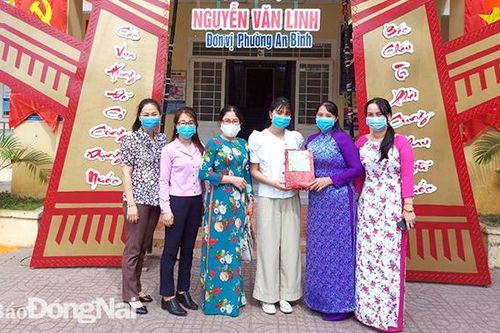 Gặp gỡ, động viên 3 nữ tân binh trước ngày nhập ngũ