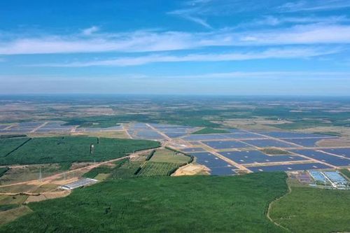 Nhà máy điện điện mặt trời 350 MW với giải pháp biến tần của Sungrow bắt đầu đi vào hoạt động tại Việt Nam