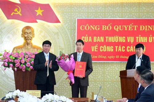 Trao quyết định bổ nhiệm Phó Chánh Văn phòng Tỉnh ủy Lâm Đồng