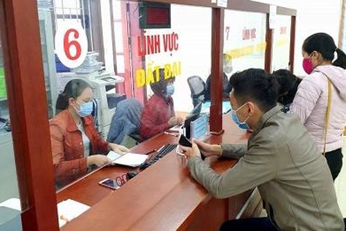 Hiệu quả hoạt động của 'Bộ phận một cửa' ở huyện Hạ Hòa