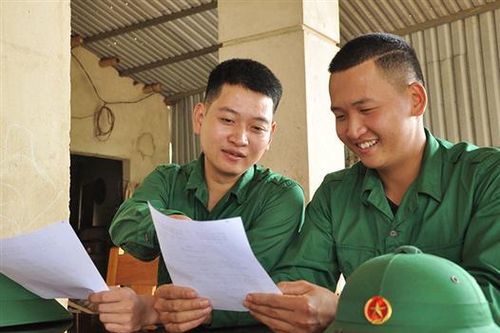 Hai anh em ruột cùng tình nguyện nhập ngũ