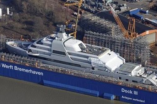 Hạ thủy siêu du thuyền 'mạnh nhất thế giới' của ông chủ CLB Chelsea