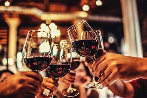 7 sai lầm khi uống rượu vang khiến bạn trở nên quê mùa