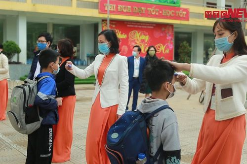 Thầy trò trường Tiểu học Xuân Phương ngày đầu học tập, giảng dạy trở lại