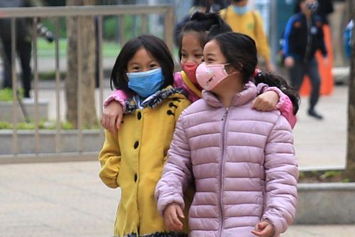 Ngày đầu học sinh đi học trở lại tại ngôi trường từng bị cách ly ở Hà Nội