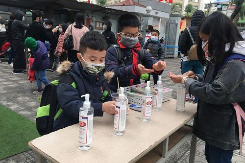 Trên 98% học sinh Hà Nội trở lại trường trong ngày đầu đi học