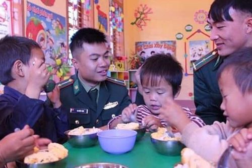 Người lính quân hàm xanh ở bản Buốc Pát