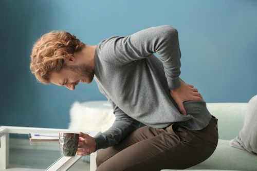 Triệu chứng đau lưng cảnh báo sỏi thận