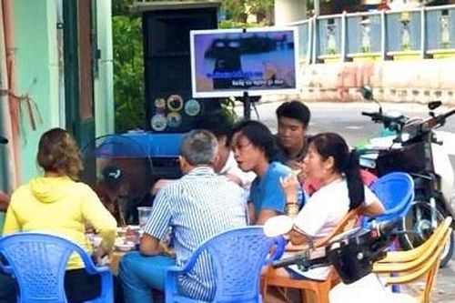Dở khóc dở cười chuyện hát karaoke