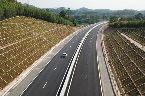 Thêm 2 dự án cao tốc Bắc - Nam được chuyển sang đầu tư công