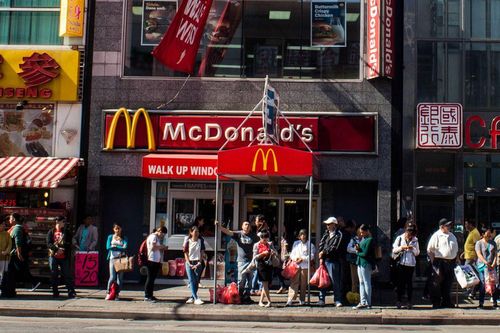 Nhiều nhân viên nữ McDonald's tố bị quấy rối tình dục