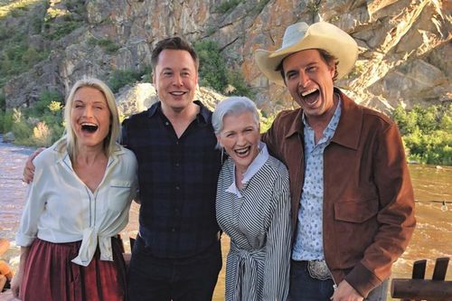 Ra mắt bản tiếng Việt sách của mẹ tỷ phú Elon Musk