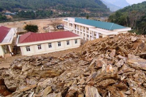 Di tản học sinh ở Thanh Hóa vì nguy cơ sạt lở đất