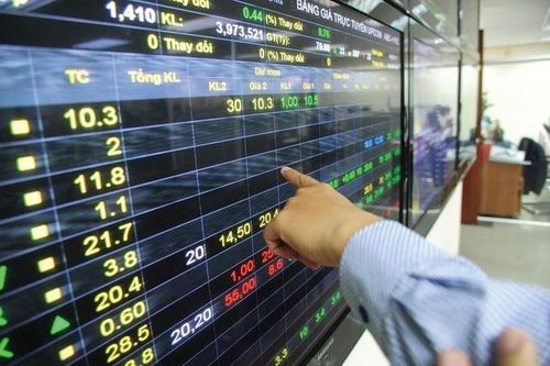 Đề xuất nâng lô giao dịch tối thiểu lên 1.000 cổ phiếu: Nhà đầu tư nhỏ 'ngậm ngùi' đứng ngoài cuộc chơi lớn