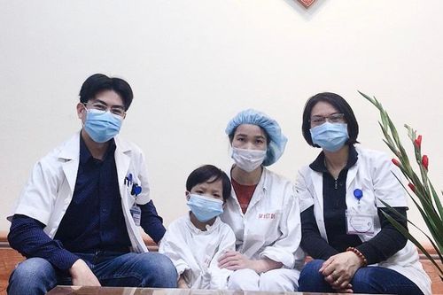 Bệnh nhi ghép tim nhỏ tuổi nhất Việt Nam xuất viện