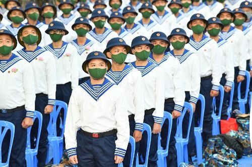 Thanh niên nhiều tỉnh thành lên đường nhập ngũ