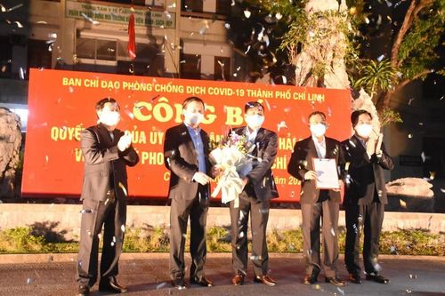 Người dân Chí Linh hô vang 'chiến thắng', TP.Hải Dương 'ăn mừng' hết cách ly xã hội