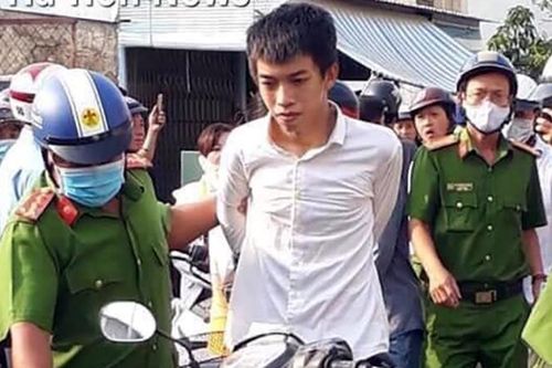 Bắt 2 kẻ dùng súng nhựa xông vào ngân hàng cướp