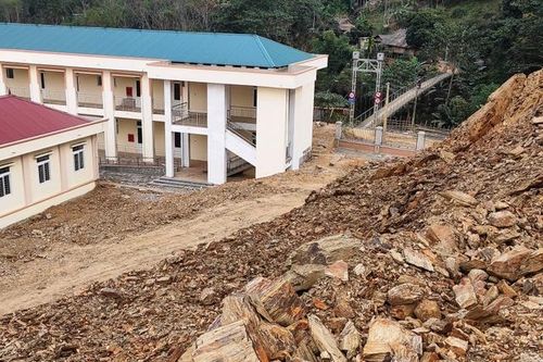 Sạt lở đe dọa trường học tại Thanh Hóa: Học sinh được chuyển đến nơi an toàn