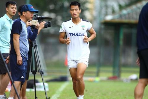 Bình Dương FC quên đăng ký Lê Văn Sơn