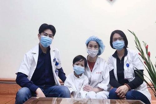 Bệnh nhi ghép tim nhỏ tuổi nhất Việt Nam được ra viện