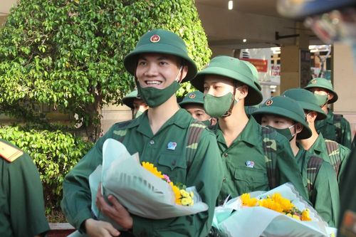 Gần 5.000 tân binh TPHCM, thanh niên ĐBSCL hăng hái lên đường bảo vệ Tổ quốc