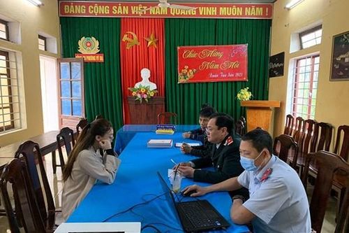 Cô gái tại Huế loan tin 'một vợ được lấy nhiều chồng'