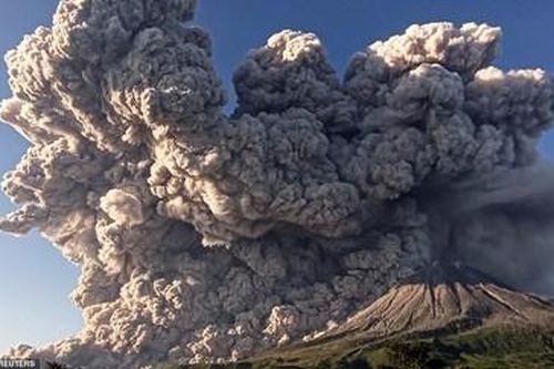 Hình ảnh đáng sợ khi núi lửa Sinabung Indonesia phun trào dữ dội