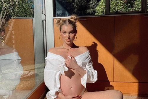 'Búp bê Thụy Điển' Elsa Hosk mang bầu lớn vẫn quá đỗi gợi cảm