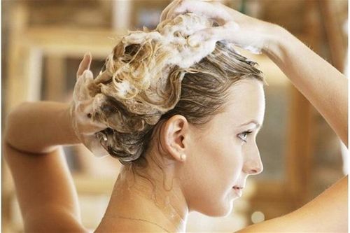 Trời lạnh hãy bỏ ngay thói quen gội đầu này vì rất dễ bị cảm lạnh, đột quỵ