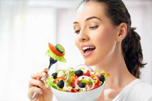 4 thói quen khi ăn của người sống thọ