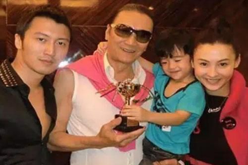 Trương Bá Chi được nhận gần hết tài sản của cha Tạ Đình Phong, trong khi tài tử lại hoàn toàn trắng tay?