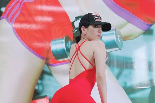 Từng bị chỉ trích vì tạo dáng khoe body quá lố nay Lệ Quyên lại được khen ngợi hết lời
