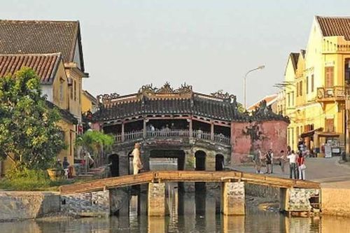 Chùa Cầu và tấm bia bùa ở Hội An