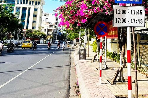Vị trí đặt biển cấm dừng, đỗ ô tô chưa hợp lý