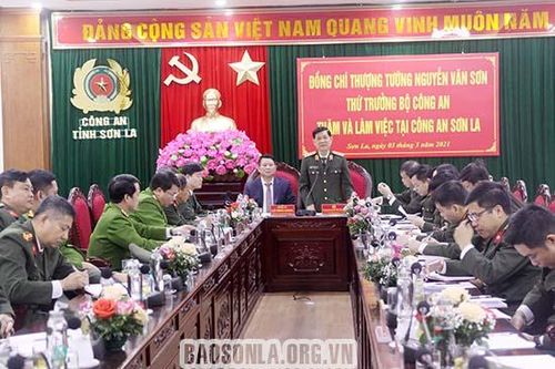 Thứ trưởng Bộ Công an làm việc với Công an tỉnh