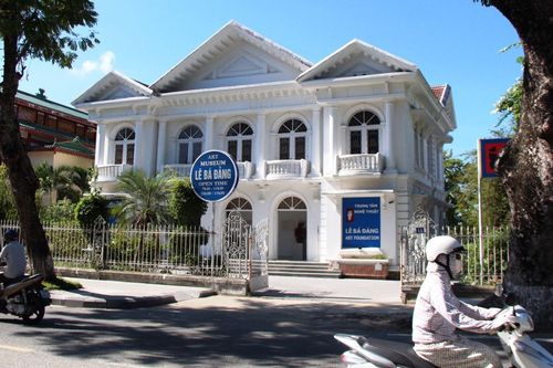Có một 'phố bảo tàng' bên bờ sông Hương