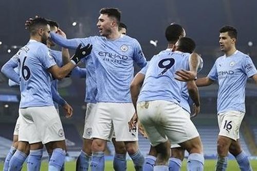 'Nghiền nát' Wolves, ManCity củng cố ngôi đầu bảng