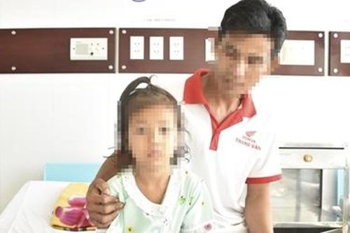 Gắp thành công đồng xu bé gái 6 tuổi nuốt vào bụng