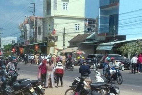 Tìm người đi trên xe khách gây tai nạn liên hoàn khiến 5 người thương vong