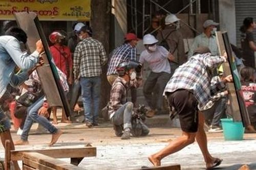Biểu tình tiếp tục nóng tại Myanmar, thêm 9 người thiệt mạng