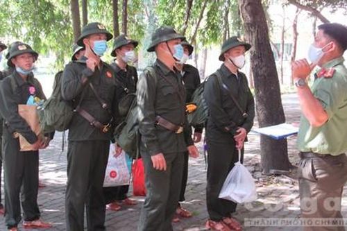 Trung tâm HL&BDNV Công an TPHCM tiếp nhận các tân binh về huấn luyện