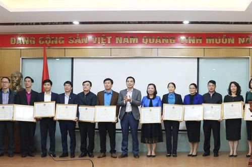 Hơn 80.000 suất quà được trao cho công nhân có hoàn cảnh khó khăn dịp Tết Tân Sửu