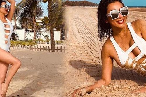 MC Kỳ Duyên khoe vòng 1 nóng bỏng ở tuổi 56