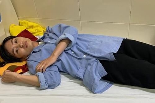 Xót xa người phụ nữ vừa sinh con xong bị ung thư cột sống, vì nghèo đành hoãn việc điều trị