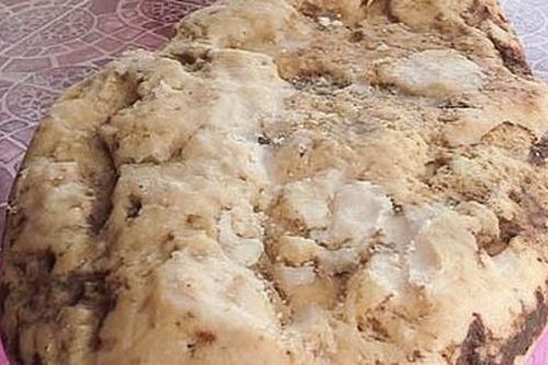 Nhặt được bãi nôn cá voi hơn 260.000 USD khi đi bộ dọc bãi biển