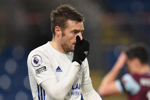 Leicester lỡ cơ hội vượt Man Utd