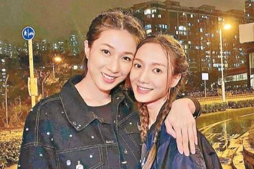 Chung Gia Hân đứng hát trên phố, chỉ 10 người xem