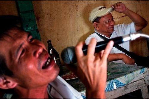 Cách Philippines, Hong Kong dẹp tiếng ồn karaoke