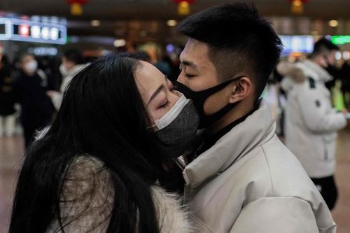 Các ông mai, bà mối Hong Kong bận rộn hơn giữa Covid-19